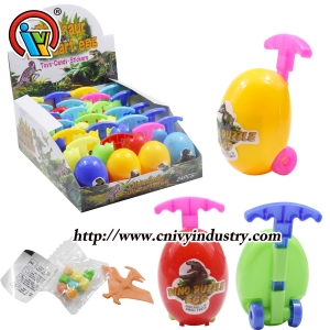 Huevo de dinosaurio con juguetes